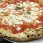 Pizza Margherita in der Pizzeria Da Michele in Neapel. Foto: Lothar Ruttner